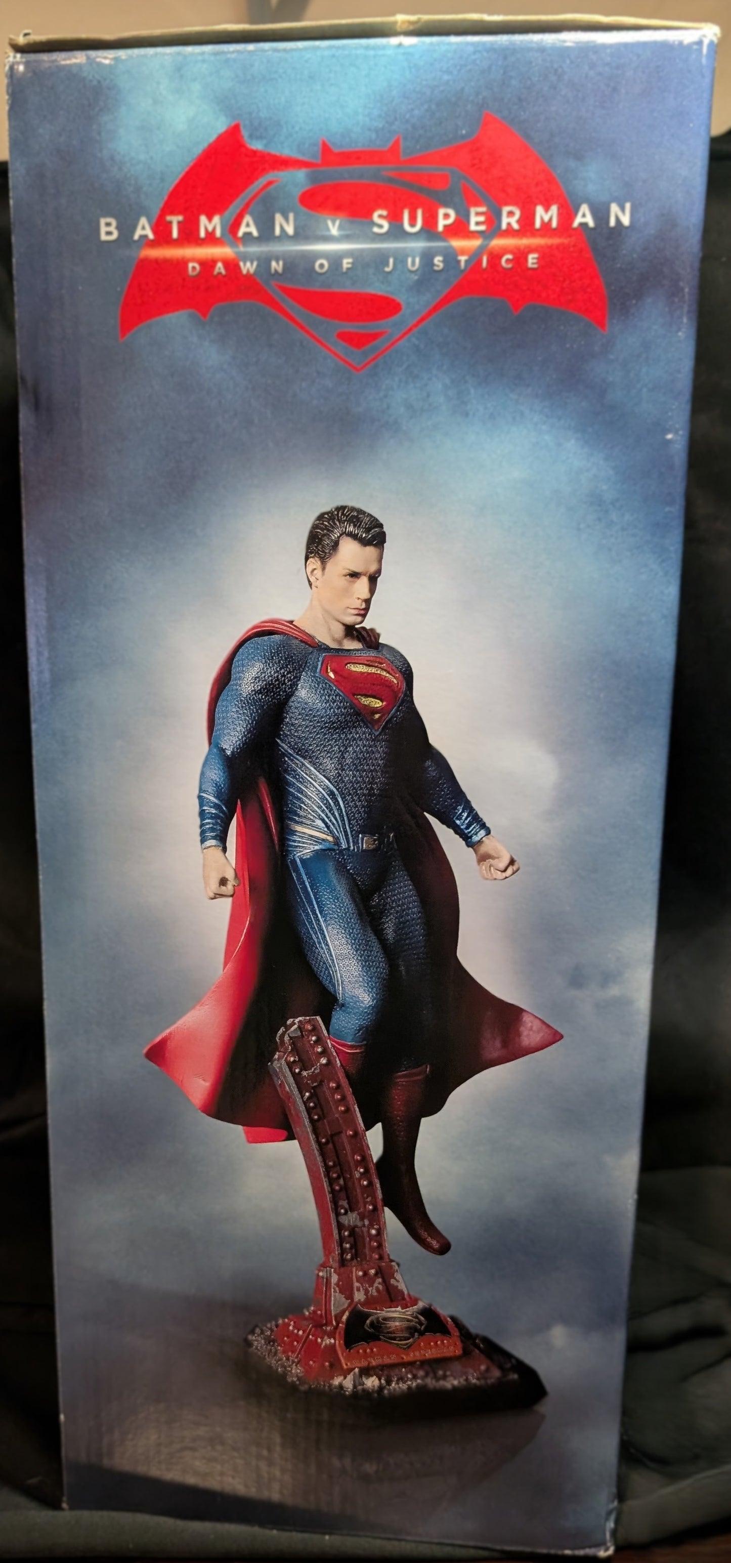Batman v Superman Ultimate Edition with Superman Statue - Excellent Condition (Blu-Ray)