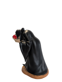 WDCC - Snow White and the Seven Dwarfs Witch "Take the apple, dearie." - Contents Verified New Condition